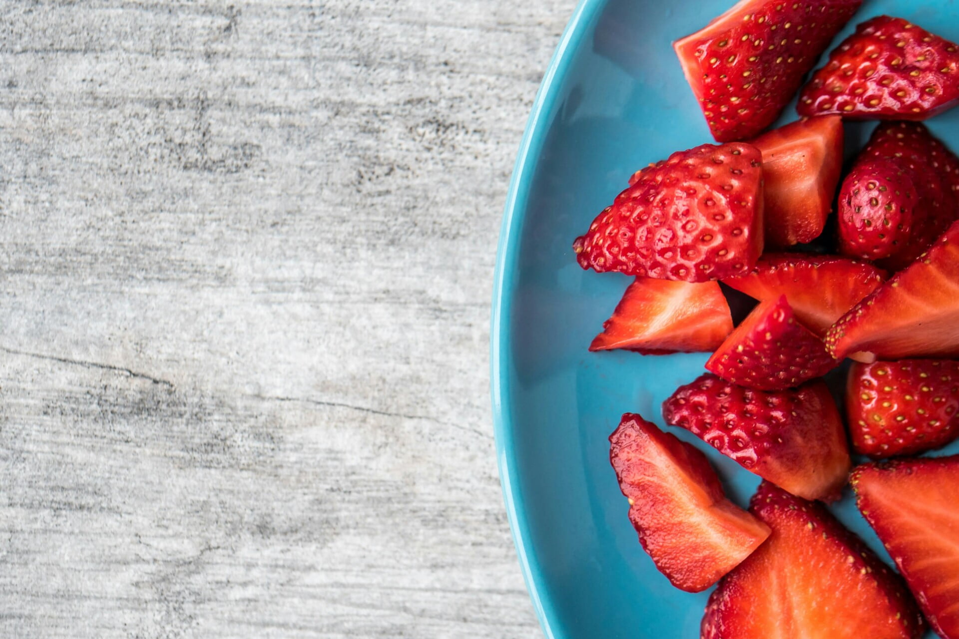How To Harvest Strawberries From Your Rooftop Garden How To Harvest Strawberries From Your Rooftop Garden